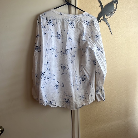 Gap long sleeve top (L) - Picture 2 of 3